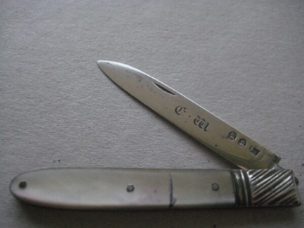 Rare George III Double Duty Mother of Pearl Hafted Silver Bladed Folding Fruit Knife SK50