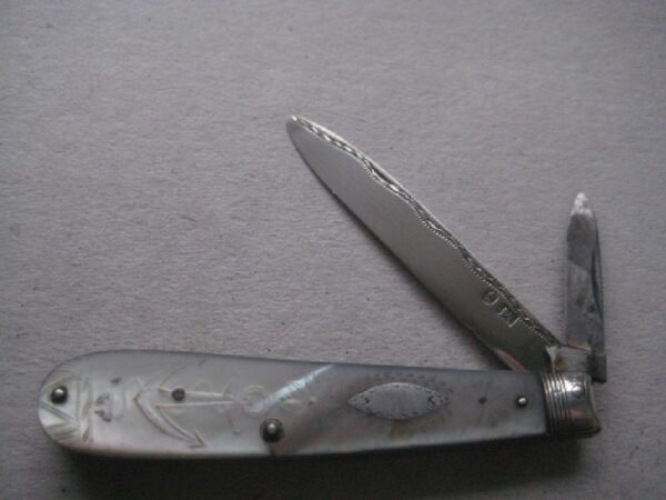 Rare George III Mother of Pearl Hafted Twin Bladed Silver Bladed Folding Fruit Knife SK46