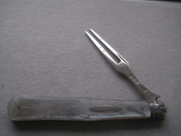 Victorian Mother of Pearl Hafted Silver Bladed Folding Fruit Fork SK478