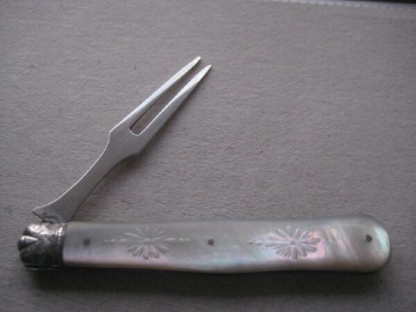 Victorian Mother of Pearl Hafted Silver Bladed Folding Fruit Fork SK478 - Image 2