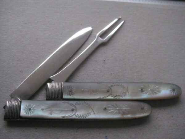 Rare George III Large Matching Mother of Pearl Hafted Silver Bladed Folding Fruit Knife and Fork  SK77 - Image 2