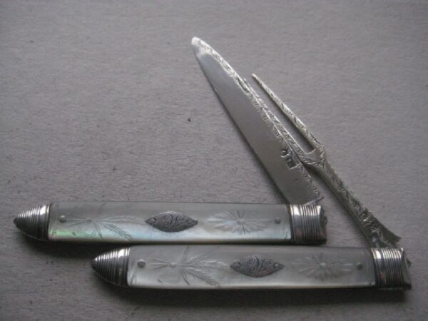 Rare Cased George III Matching Mother of Pearl Hafted Silver Bladed Folding Fruit Knife & Fork SK145 - Image 3